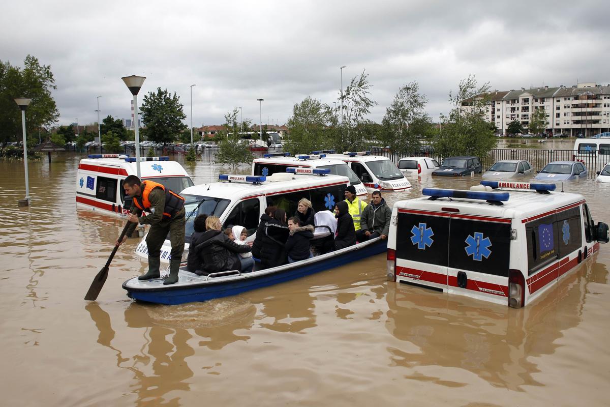 merosezah:  1. A Serbian rows a boat past flooded ambulance vehicles in the flooded