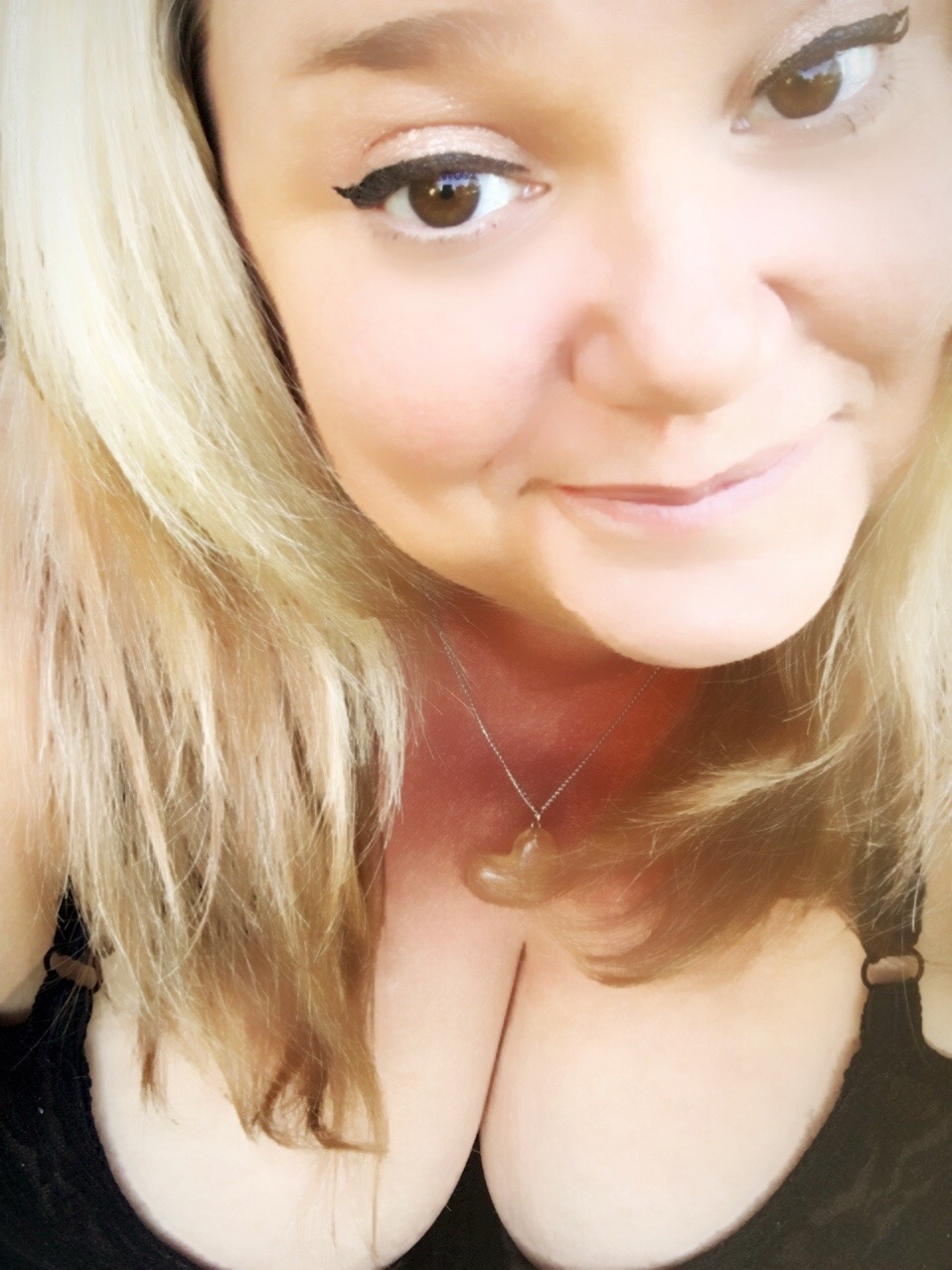 omgdirtydd:  Sit in my backyard in my bra to catch some rays in December because