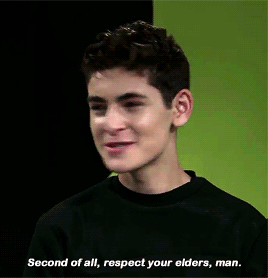 gotham-daily: David Mazouz reaction to Robin’s “Fuck, Batman” in Titans trail