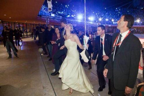 jenniferlawrencedaily:  Somebody in Rome put their book on a rope for Jen to sign 