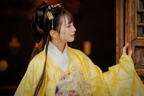 chinese hanfu for spring by 逍遥人啊