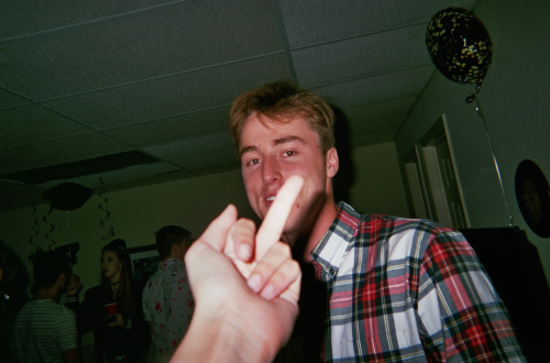 notemstillz: when you see your ex boyfriend at a party