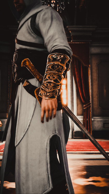 Altaïr Ibn-La'Ahad Master Assassin Robe’s Detailsinstagram | twitter 