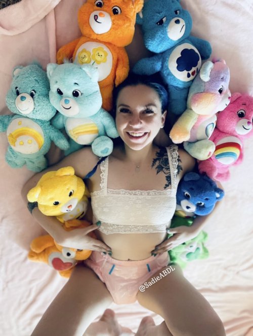 hiddendl2:  @SadieABDL surrounded by bears who care!