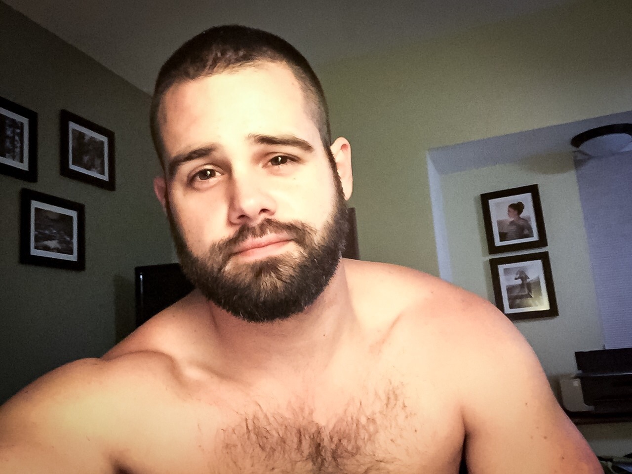 laflad:  Freshly trimmed beard.