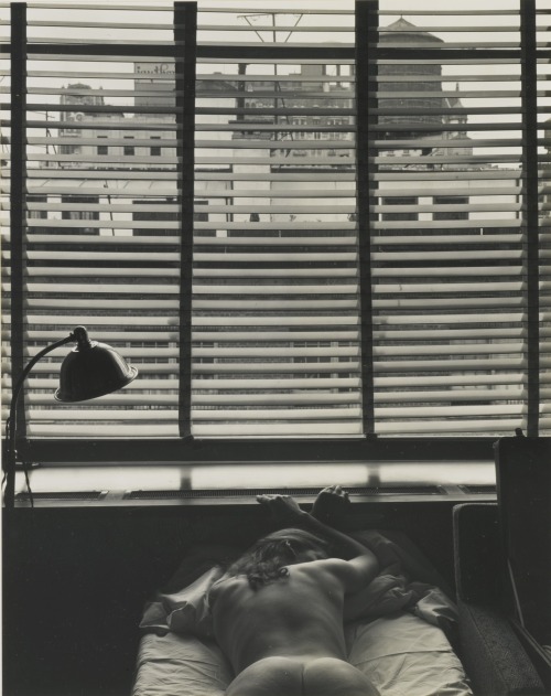 Sex wandrlust:  New York Interior, 1941 — pictures