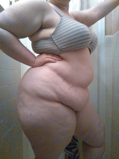 rollsofdestiny: Stuffed belly shower time? I think so