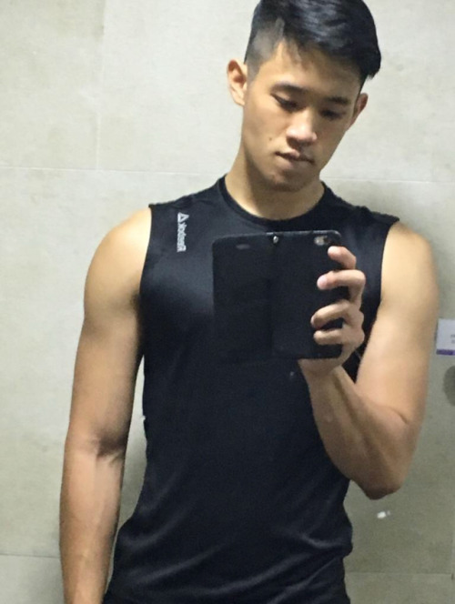 sharingpornvideos:    Singapore Grindr Collection  Thai/SG mix 