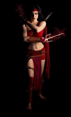 myvineshaveacrushonyou:  Some shots of my new Elektra cosplay by Kris Ezergailis, hope you enjoy!  x www.facebook.com/EveBeauregardCostumes 