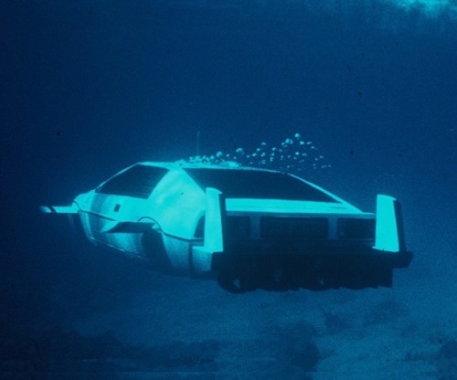 checkfancytech:007 Submarine Car- Sold for £616,000 (~1 million dollars) is a replica of the 007 Jam
