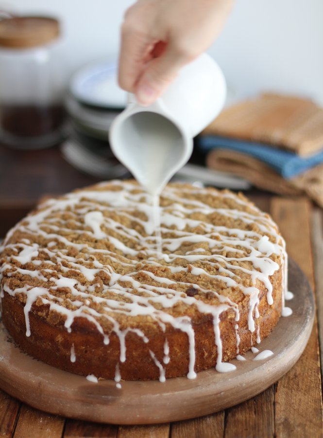 fullcravings:  Banana Bread Crumb Cake