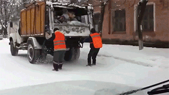 sixpenceee:megustamemes:Having fun on the jobThis is really cute. Awww go garbage man go.