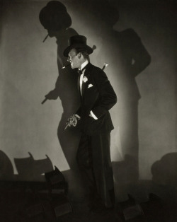 freddie-my-love:Fred Astaire photographed by Edward Steichen, 1927