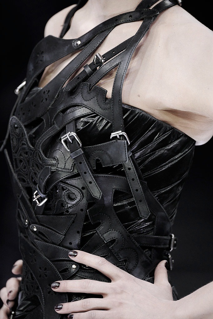 130186:  Alexander McQueen Fall 2009 