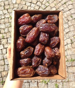 healthyandloveit:  1kg of pure date deliciousness 👌✨