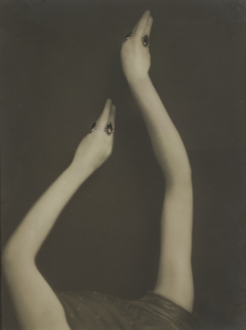 Emil Otto Hoppé - snakes - the sinuous arms adult photos