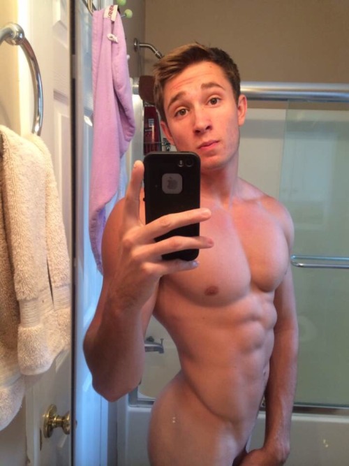 guyswithiphones-nude:  Guys with iPhones http://ift.tt/1bHkUpB