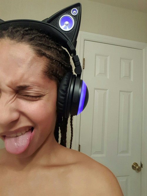 nsfwdomi:  Nakedness and my new headphones. Shooting my Christmas donation set tomorrow. Who’s excited for that?