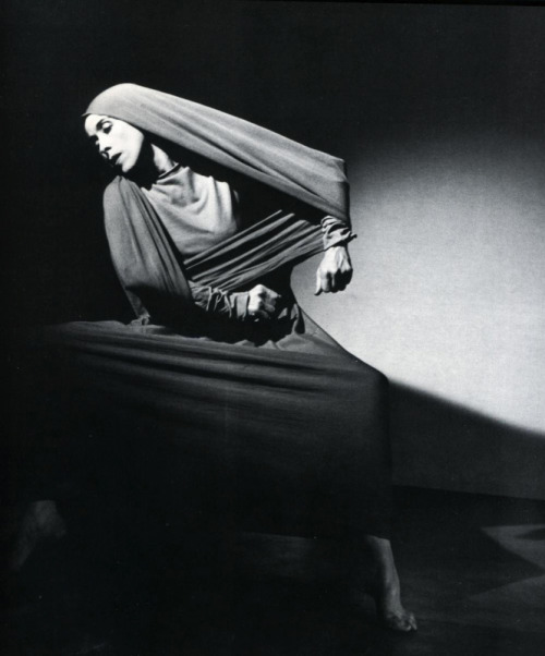 Martha Graham, Lamentation (Oblique), Photo by Barbara Morgan, 1935