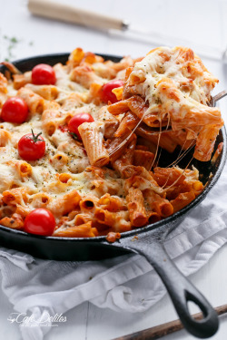 do-not-touch-my-food:      Chicken and Tomato Mozzarella Pasta Bake   