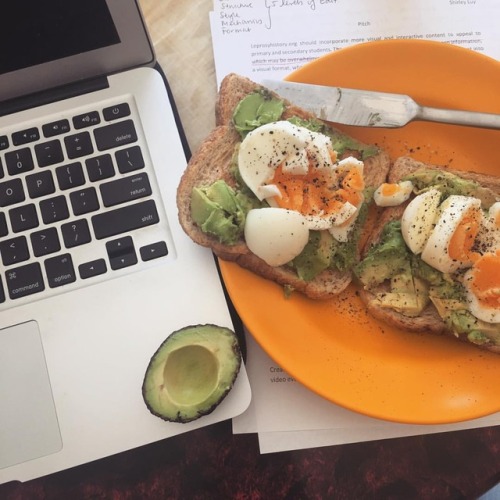 Monday brekkie #yummo #breakfast #brekkie #avocado #toast (at Brisbane, Queensland, Australia)
