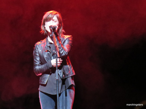 Sara in red. All my photos from The Con X tour: https://www.flickr.com/photos/marchingstars