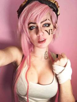 league-of-legends-sexy-girls:Vi Cosplay