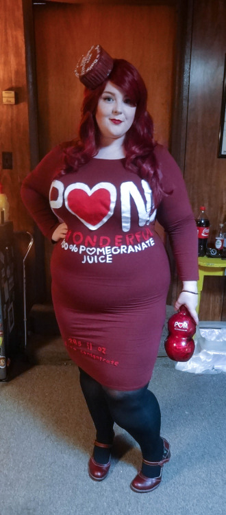 gremlin-in-training:  queenevea:  feetlips:  My Halloween Costume this year: Pom Wonderful bottle! I’ve always joked about sharing the same body type as my favorite juice, so I decided it was time for the vision to come alive. All of the front lettering