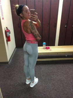 lillygirlsthatlift:  Sweat right through my gymshark leggings today. Hell of a leg day!