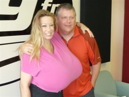 chelseaontheradio:  Chelsea’s Pink Protruding Pontoons at Zed99 FM 