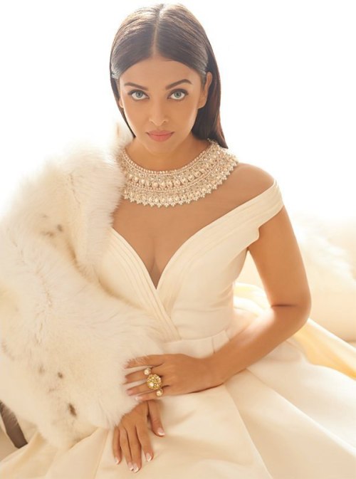 bollywoodhqs: Aishwarya Rai Bachchan on Harper’s Bazaar India November Issue 2016