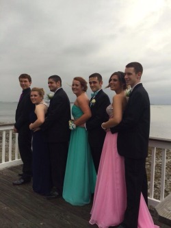 lmaoalien:  infinitely-eros:  lmaoalien:  i went to prom alone   Love/intimacy forever &lt;3   there is no love 