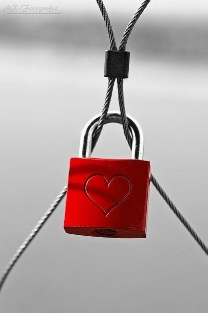 uncannyx-citement:  True love…the ties that bind hisprincessblueeyes 