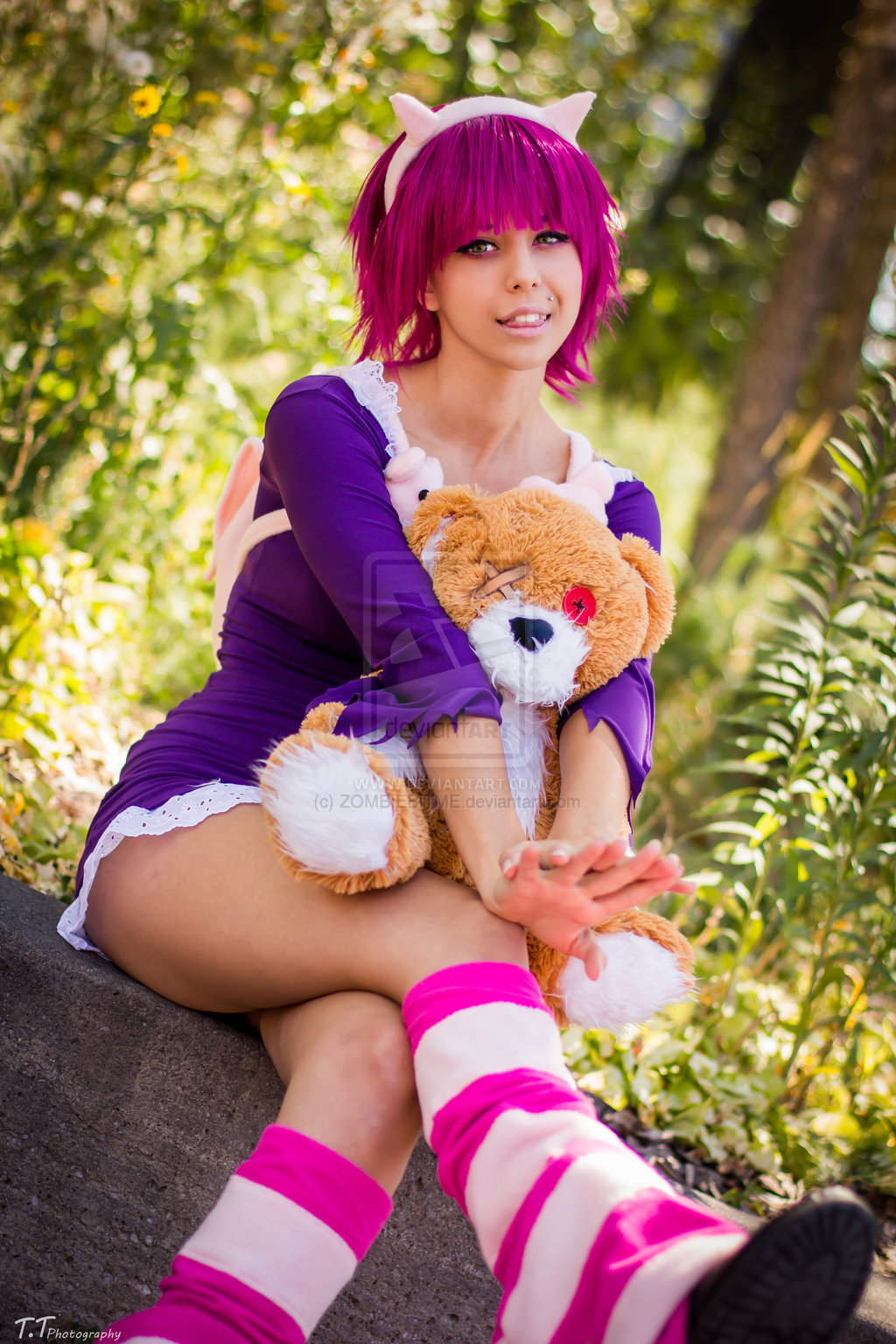 cosplayiscool:Annie LOL by ZOMBIEBITMECheck out http://cosplayiscool.tumblr.com for
