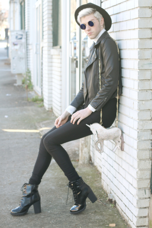 westerosbartender: houseofalexzander: More Non-Binary Fashion From Elliott Alexzander. …what 