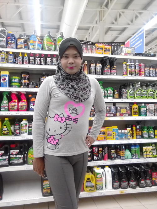 walaaaa23:lelaki40:sayazanasuzanna:Model tesco ok x?CantikPerghh ketiak basah..sedapnyer bau tiak ak