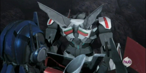 newhologram:Things that are really great: Wheeljack’s back, dorsal wings and y'know, just his whole 