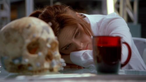 RC (re)watches Bones: Pilot(1x1)My most meaningful relationships are with dead people.