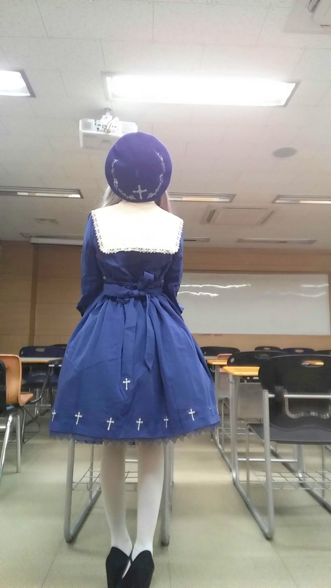 tianamira:  Day in the life: Lolita elementary school teacher. Church and Korean