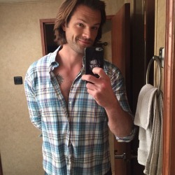 sammyhale:jaredpadalecki: “Do you see what I see?… #supernatural #spnfamily #season13 #akf” (x)