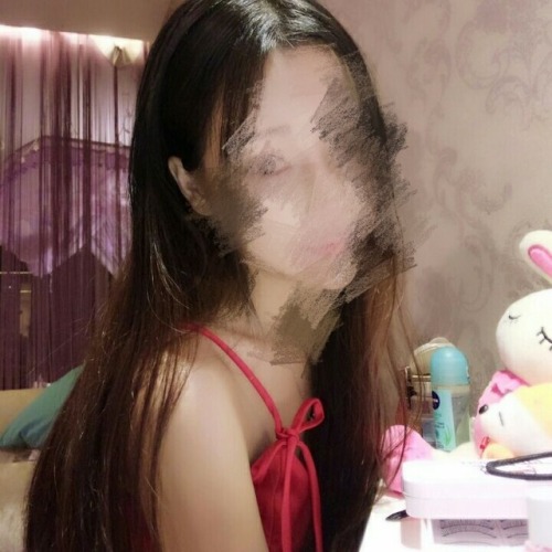 maborone-seika: maborone-seika: 前两天认识的一个小姐姐投稿给我让我帮发，这两天每天晚上都会湿成这样呢，超级想被男人干，想让大家羞辱她，大家帮帮忙好吗~有什么想法可以私信