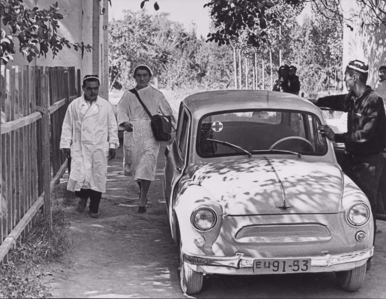 Kolkhoz hospital doctor Isakenon Sultanov and nurse Rano Aripova are sent on a call to a patient. Photo by Sergey Korshunov (Uzbekistan, 1960s).