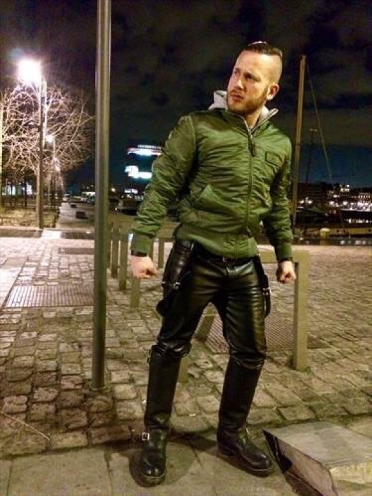 punkerskinhead: good combination with the bomber jacket and leather ...