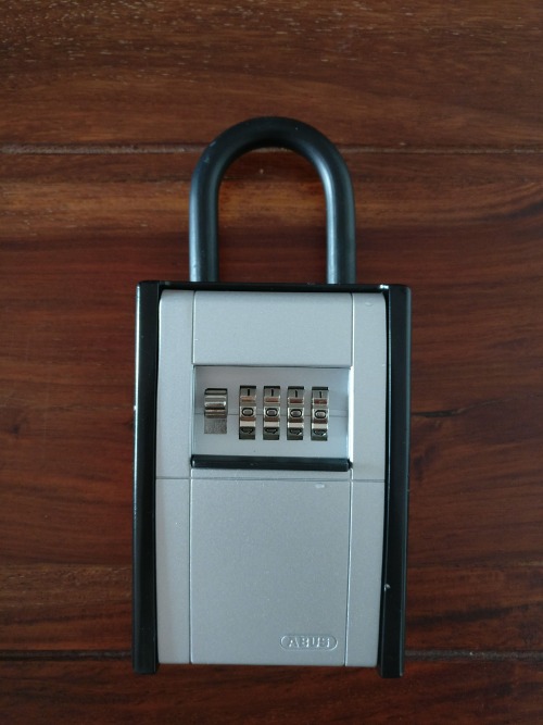 thatsperverted: How do you as a keyholder know that the keys are really in the keysafe if you get a 