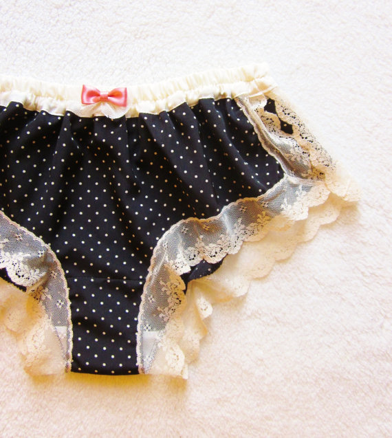dentellesetfroufrous:  Hanataba, Kokucho, Arare and Oiranso by Naomilingerie 