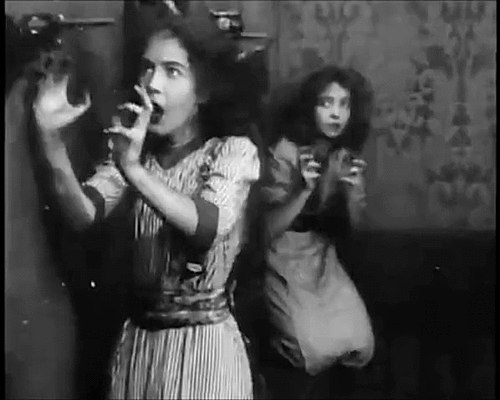 Dorothy and Lilian Gish in  An Unseen Enemy (D.W. Griffith, 1912)