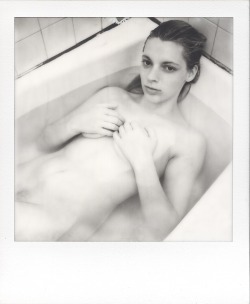 creativerehab:  Kellylouise in the tub.