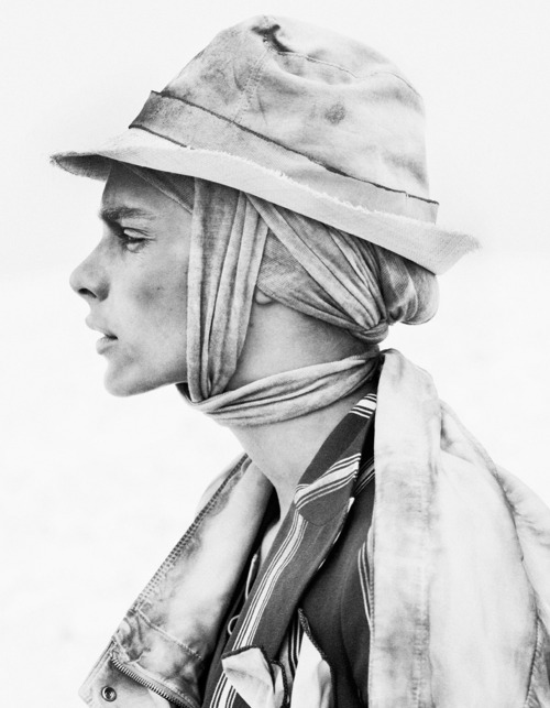 vmagazine:&lsquo;Avventura Nel Deserto&rsquo; - Model: Jules Mordovets - Photographer: Mar