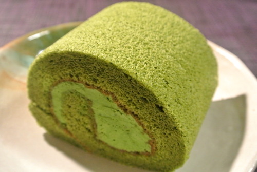 chuck-snowbug: Matcha Roll Cake - “Kyo Hayashiya”
