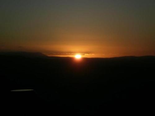 dorawednesday:Photographs I took of a sunset from the top of Arthur’s Seat in Edinburgh, Scotl